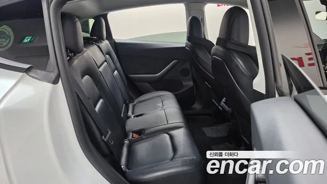 Tesla Model Y — Фото автомобиля 17