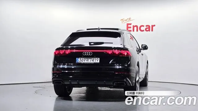 Audi Q8 55 TFSI quattro Premium — Фото автомобиля 4