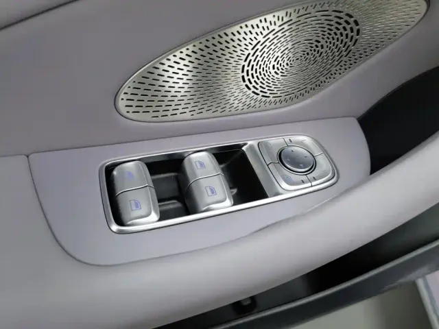 Roewe M7 DMH — Фото автомобиля 9