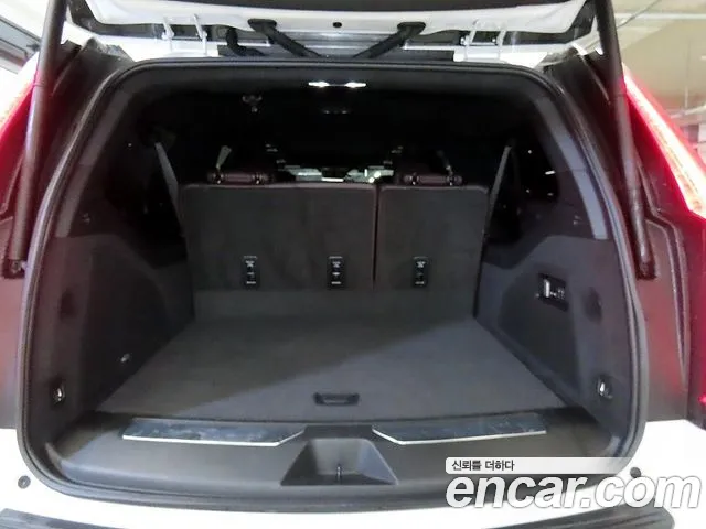 Cadillac Escalade Generation 5 — Фото автомобиля 13
