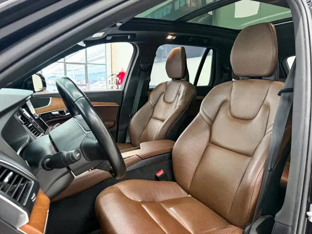 Volvo XC90 — Фото автомобиля 10