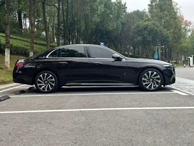 Mercedes-Benz E-Class — Фото автомобиля 5