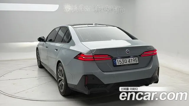 BMW 5 Series G60 — Фото автомобиля 3