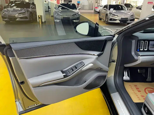 Denza Z9GT — Фото автомобиля 3