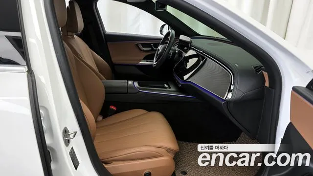 Mercedes-Benz E-Class — Фото автомобиля 24