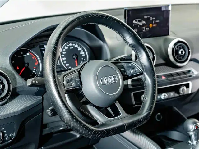 Audi Q2L — Фото автомобиля 10