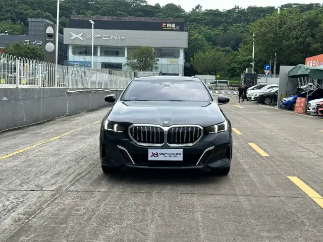 BMW 5 Series — Фото автомобиля 2
