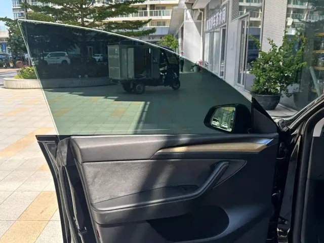 Tesla Model Y — Фото автомобиля 12