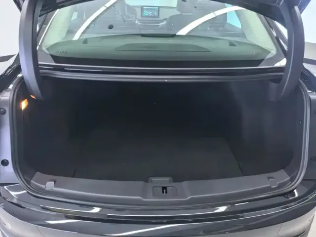 Hongqi E-QM5 — Фото автомобиля 4
