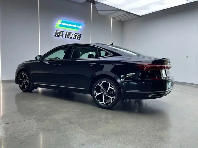 Volkswagen Passat — Фото автомобиля 5