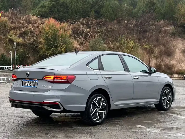 Volkswagen Lavida — Фото автомобиля 13
