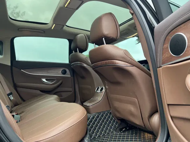 Mercedes-Benz E-Class — Фото автомобиля 16