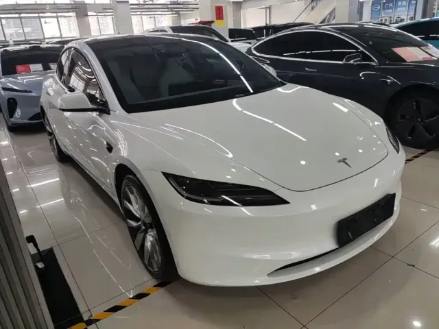Tesla Model 3 — Фото автомобиля 3