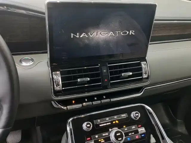 Lincoln Navigator — Фото автомобиля 12