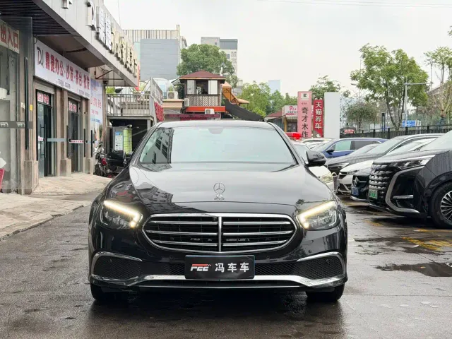 Mercedes-Benz E-Class — Фото автомобиля 2