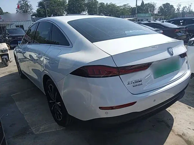 Roewe D7 — Фото автомобиля 4