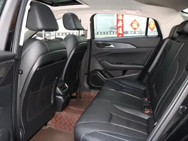 Hongqi H5 — Фото автомобиля 11