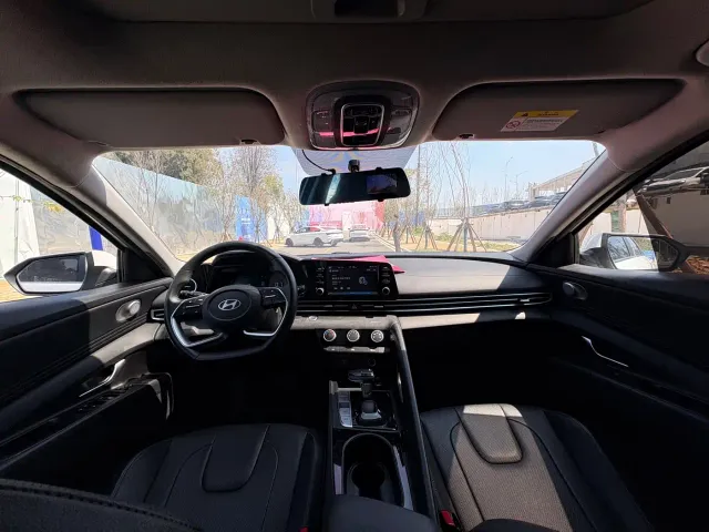 Hyundai Elantra — Фото автомобиля 9