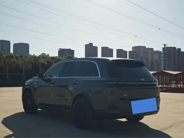 Li Auto L8 — Фото автомобиля 9
