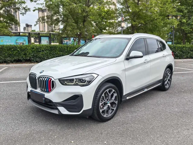 Фотография автомобиля — BMW X1