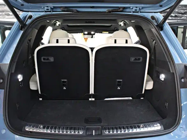 Li Auto L8 — Фото автомобиля 12