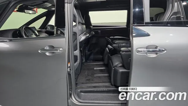 Toyota Alphard — Фото автомобиля 9