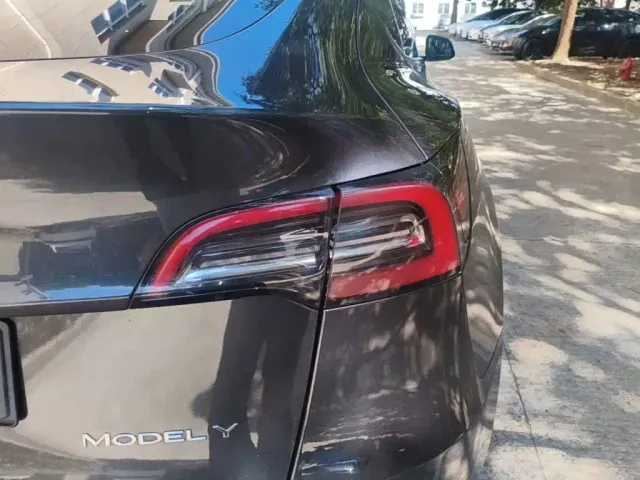 Tesla Model Y — Фото автомобиля 7