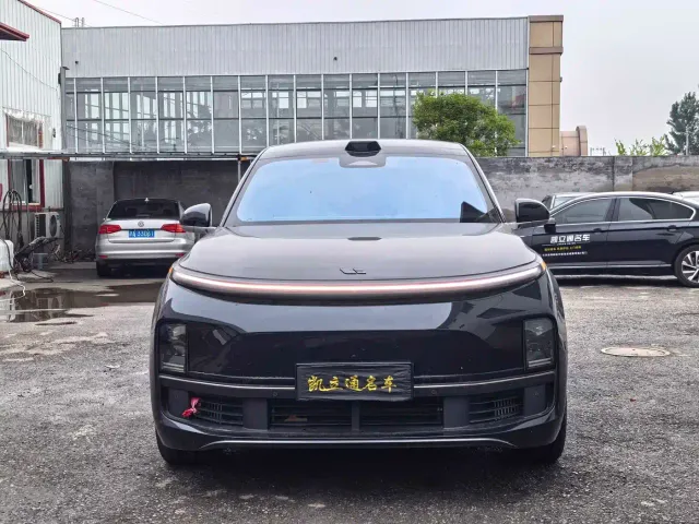 Li Auto L8 — Фото автомобиля 2