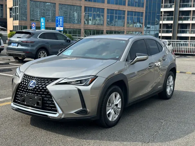 Фотография автомобиля — Lexus UX