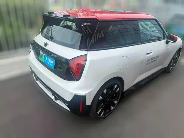 MINI John Cooper Works — Фото автомобиля 2