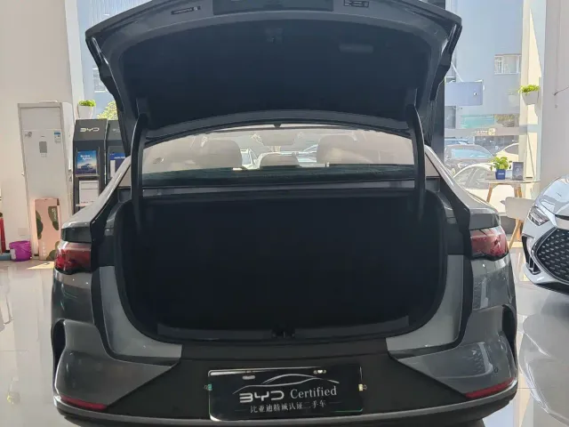 BYD Qin L — Фото автомобиля 7