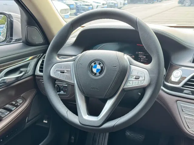 BMW 7 Series — Фото автомобиля 9
