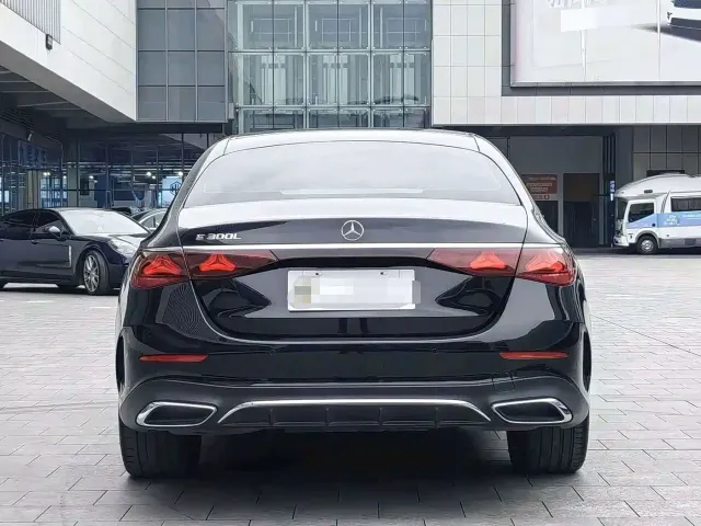 Mercedes-Benz E-Class — Фото автомобиля 10