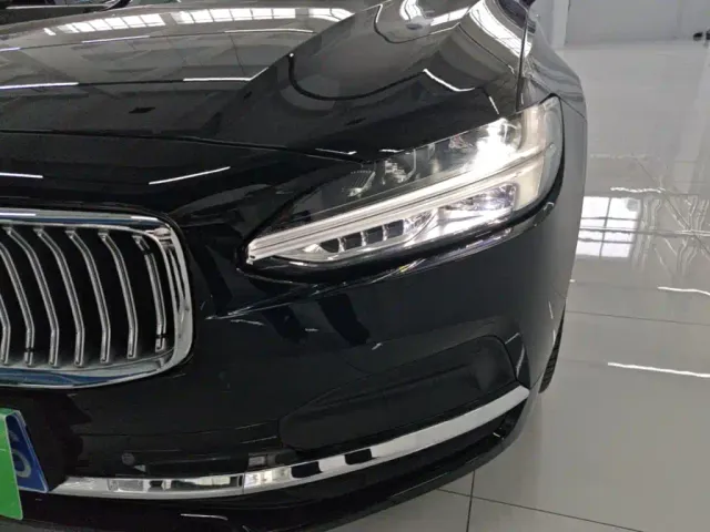 Volvo S90 — Фото автомобиля 23