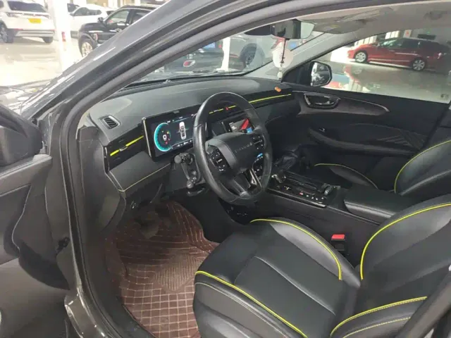 Roewe RX5 — Фото автомобиля 15
