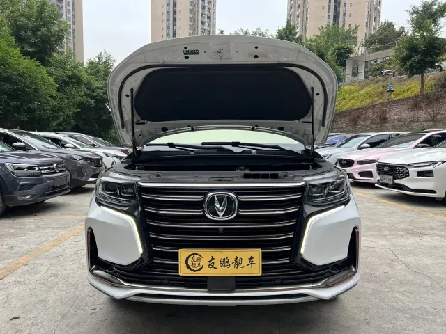 Changan CS95 — Фото автомобиля 4