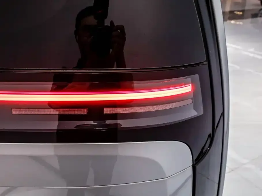 Li Auto Li Auto MEGA 2024 Ultra — Фото автомобиля 28
