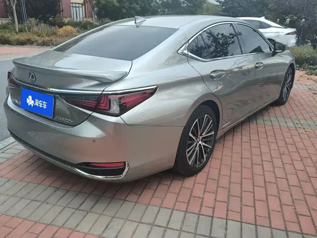 Lexus ES — Фото автомобиля 3