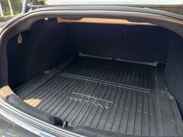 Tesla Model 3 — Фото автомобиля 15