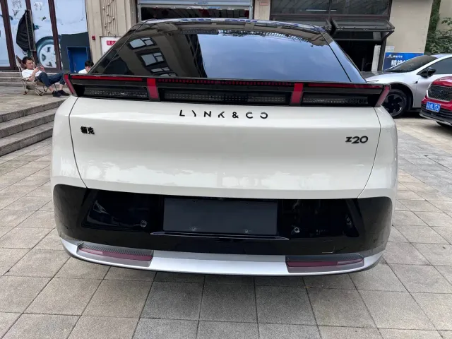Lynk & Co Z20 — Фото автомобиля 6