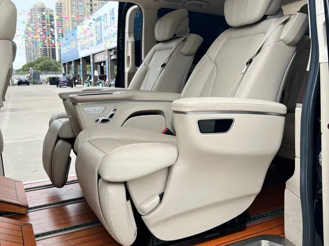 Mercedes-Benz V-Class — Фото автомобиля 23