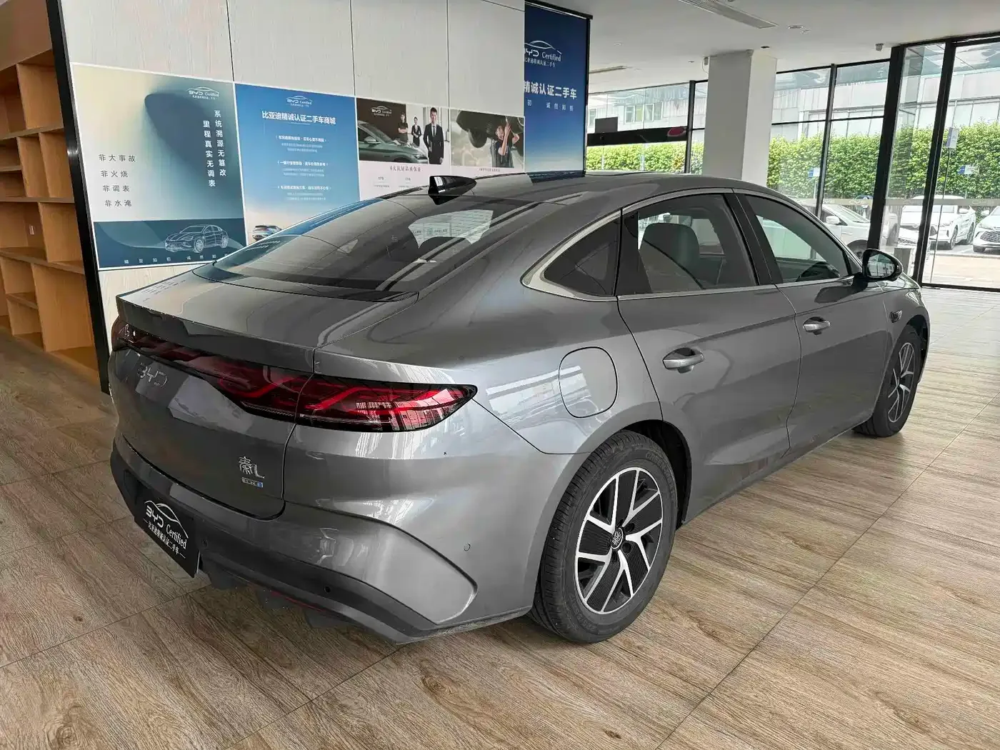 BYD Qin L 2025 DM-i Smart Drive Edition 120KM Surpassing — Фото автомобиля 5