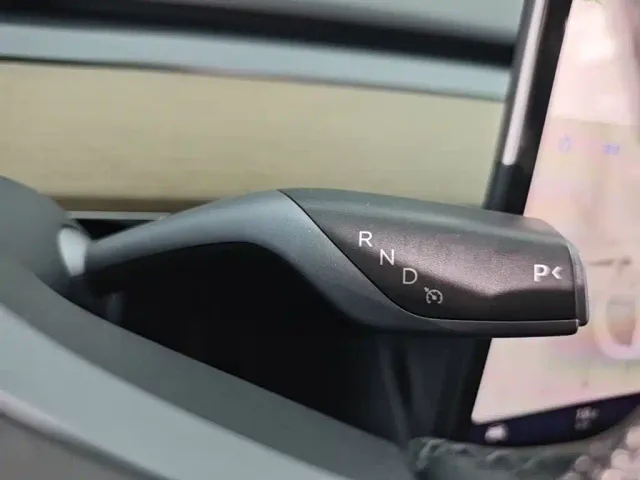 Tesla Model Y — Фото автомобиля 13