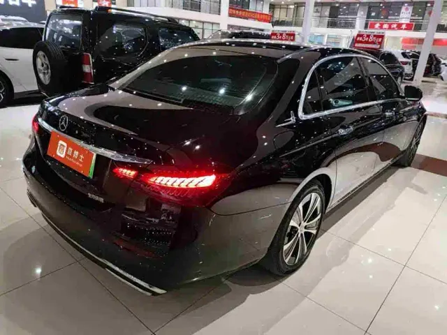 Mercedes-Benz E-Class — Фото автомобиля 21