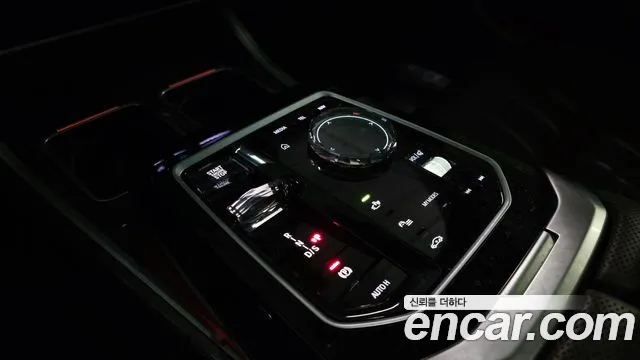 BMW 7 Series G70 — Фото автомобиля 10