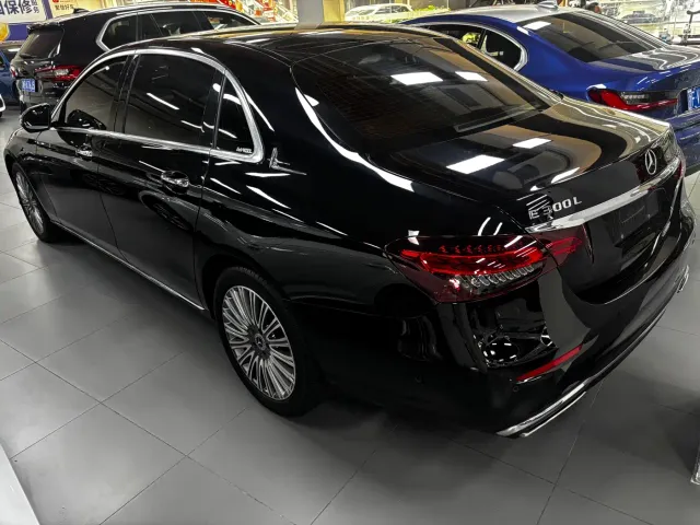 Mercedes-Benz E-Class — Фото автомобиля 16