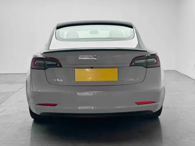 Tesla Model 3 — Фото автомобиля 5