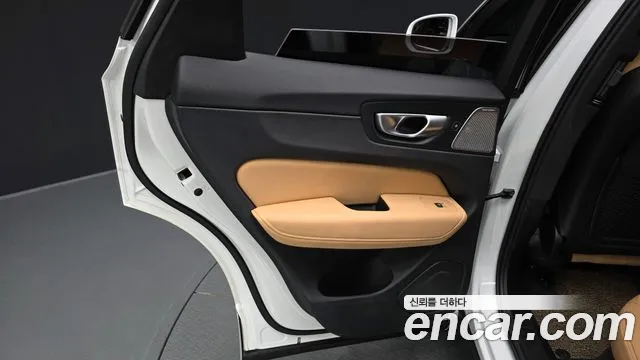 Вольво XC60 — Фото автомобиля 21