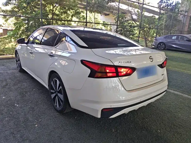 Nissan Teana — Фото автомобиля 4