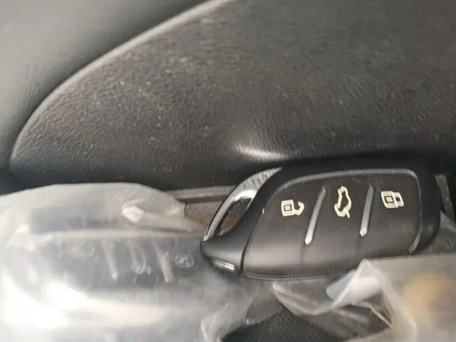 Roewe i6 MAX EV — Фото автомобиля 8